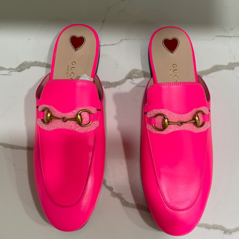BRAND NEW Neon Pink GUCCI Princeton’s slide loader mule! Size 37.5. New in box!